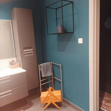 Bright Loft Close To Downtown Apartment *